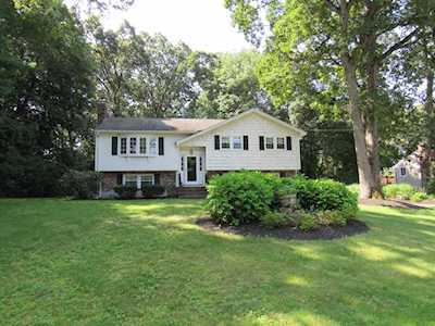 7 Eastview Ave Billerica, MA 01821