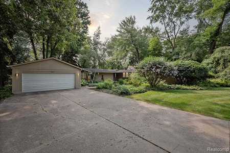 29505 Sugar Spring Rd Farmington Hills, MI 48334
