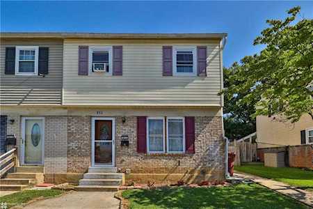 813 Fernhill Ln Whitehall, PA 18052