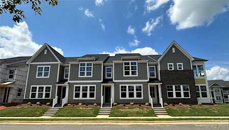 137 Carriage Club Dr Mooresville, NC 28117