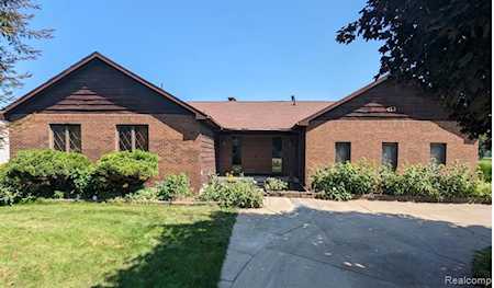 413 E Rolston Rd Linden, MI 48451