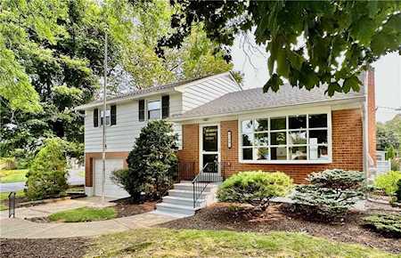 1001 Debbie Ln Allentown, PA 18103