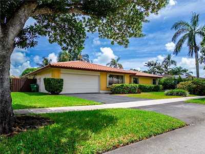 12111 SW 97th Ter Miami, FL 33186