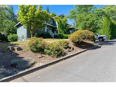 3706 SW Pasadena ST Portland, OR 97219