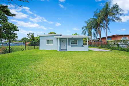 311 NW 28th Way Fort Lauderdale, FL 33311