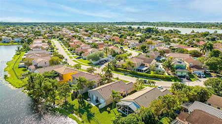 2261 NW 185th Ave Pembroke Pines, FL 33029