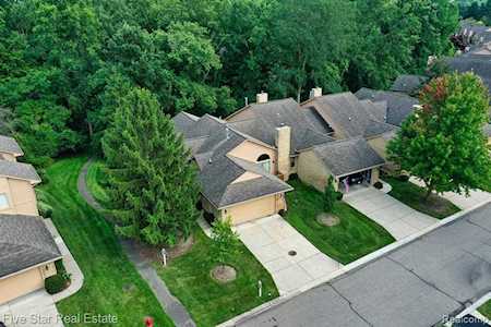 21990 River Ridge Trl Farmington Hills, MI 48335