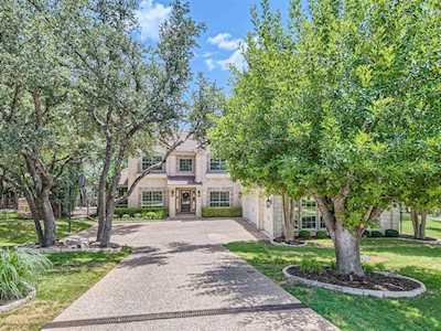 3 Harvest Meadow CT The Hills, TX 78738