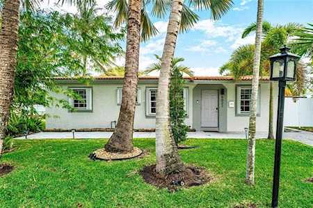 6021 NE 3rd Ave Oakland Park, FL 33334