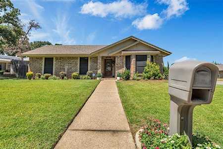 5201 Millsprings Drive Arlington, TX 76017