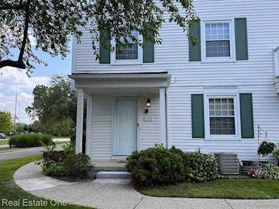 109 Lake Village Dr Walled Lake, MI 48390
