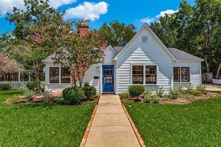 311 Smith Street Grapevine, TX 76051