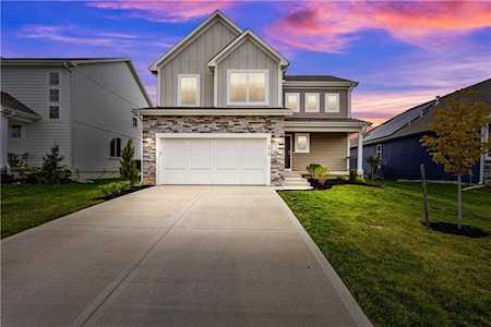 8913 SE 9th St Blue Springs, MO 64064