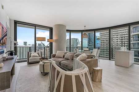 55 SW 9th St #4001 Miami, FL 33130