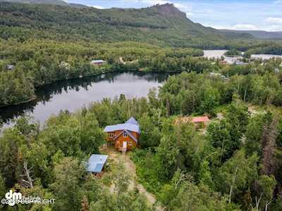 18001 E Twin Hills Ln Sutton, AK 99674