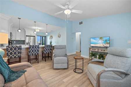 4925 York St #202 Cape Coral, FL 33904