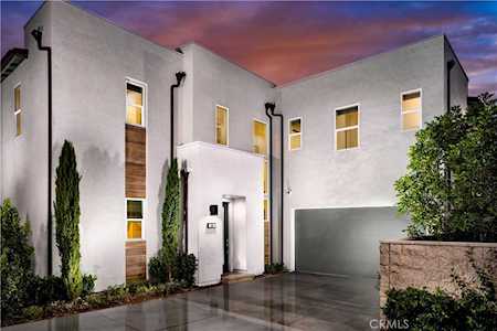 240 Amber Oak Lake Forest, CA 92630