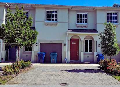 1319 NW 208th Ter Miami Gardens, FL 33169