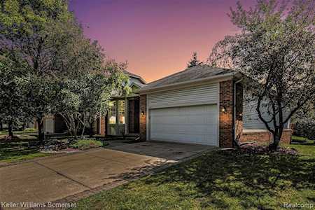 3263 Silverbrook Dr Rochester, MI 48306