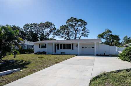 736 Golf Dr Venice, FL 34285