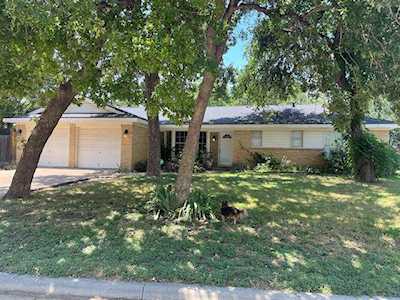 250 Somerset Terrace Bedford, TX 76022