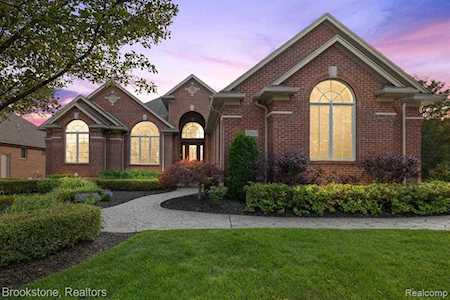 57353 Covington Dr Washington, MI 48094