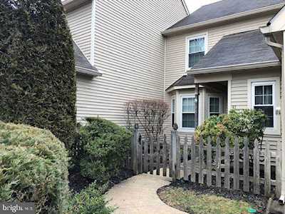 84 Woodlake Dr Marlton, NJ 08053