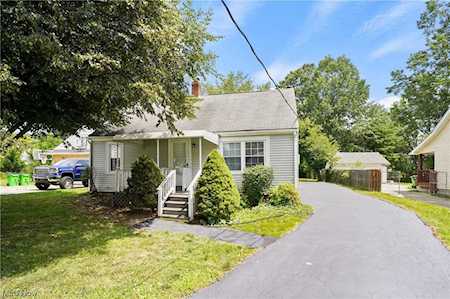 6321 Meadowbrook Rd Garfield Heights, OH 44125