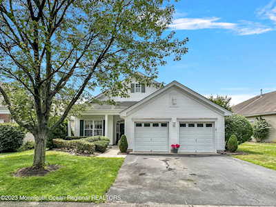 44 Golden Seasons Dr Lakewood, NJ 08701