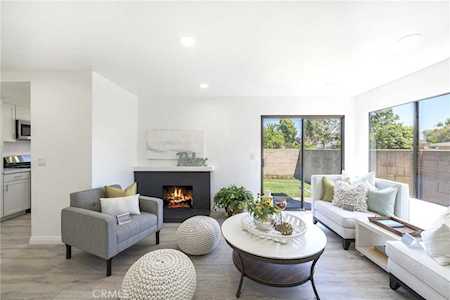 813 Elmwood Dr Santa Ana, CA 92703