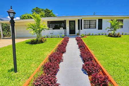 826 Cochran Drive Lake Worth Beach, FL 33461