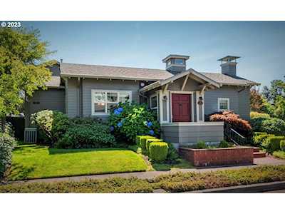 1896 Riverwood DR Eugene, OR 97401