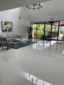 200 Lakeview Dr #203 Weston, FL 33326