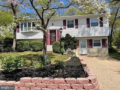 20 Greenbriar Rd Turnersville, NJ 08012