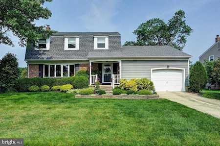 17 Kenton Ave Marlton, NJ 08053
