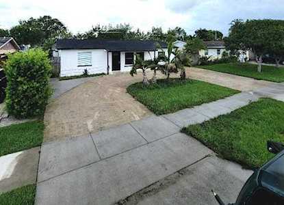 5540 S 38th Court Greenacres, FL 33463