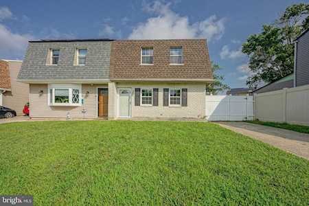 21 Fomalhaut Ct Blackwood, NJ 08012