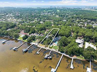4049 Indian Trl Destin, FL 32541