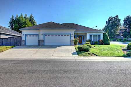 630 Meadowbrook Dr Central Point, OR 97502