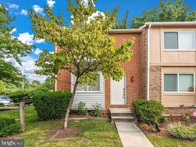 806 Brethour Ct Sterling, VA 20164