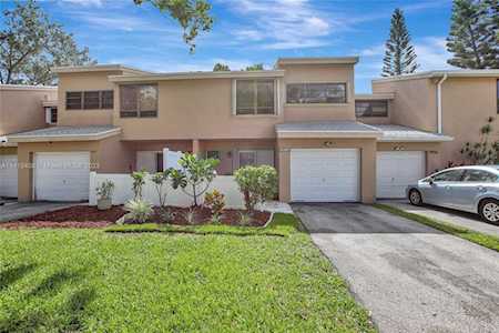 9894 Fairway Cove Ln Plantation, FL 33324