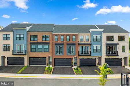 43427 Farringdon Square Ashburn, VA 20148