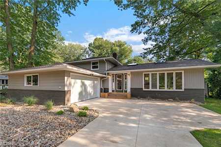 26625 Strawberry Ln Westlake, OH 44145