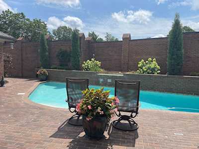 400 Redding Rd Lexington, KY 40517