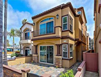 124 9th St Huntington Beach, CA 92648