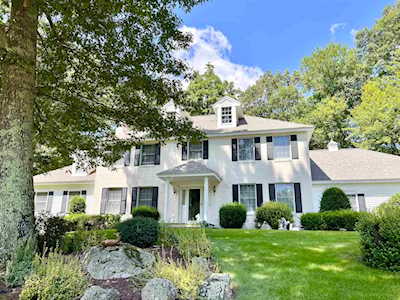 8 Stoneybrook Ln Salem, NH 03079