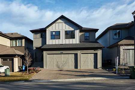 710 Shawnee Terrace SW Calgary, AB T2Y 2V2
