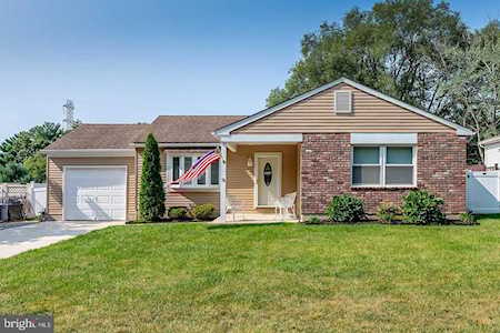 10 Dresden Ct Sicklerville, NJ 08081