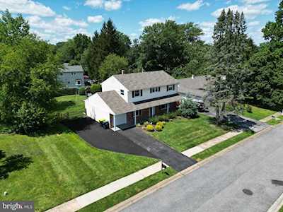 2203 Regal Dr Wilmington, DE 19810