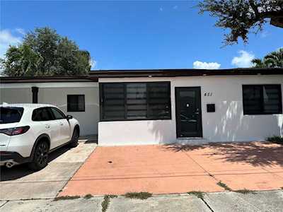 451 NW 52nd Ave Miami, FL 33126